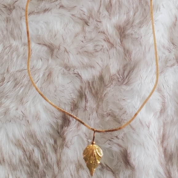 Leafy Pendant Necklace chain 🌴 - Picture 4 of 5